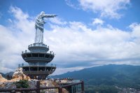Patung Tuhan Yesus Memberkati