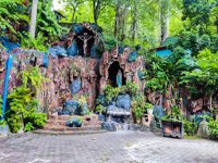 Gua Maria Marganingsih Bayat