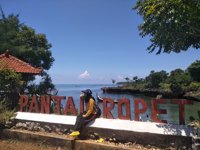 Pantai Ropet Gili Iyang