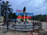 Tugu Simpang Badak Mahato
