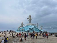 Patung Triratna Amreta Bhuwana